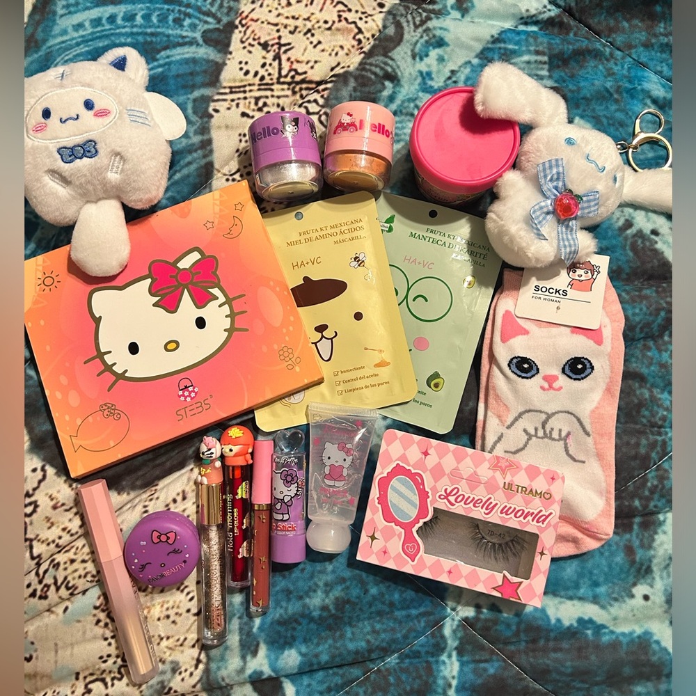 Sanrio & makeup set